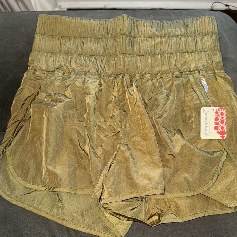 NWT Free People WAY HOME short
Vibrant color
New with tags
Built in underwear